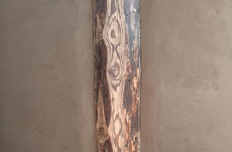 Holzbalken im Lehmbau
